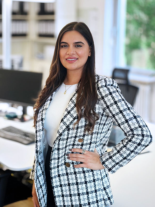 Marina Djameh im Office